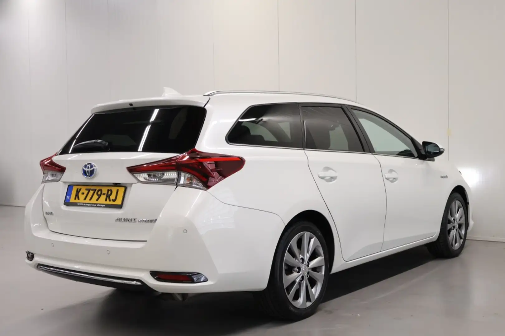 Toyota Auris Touring Sports 1.8 Hybrid Lease Pro Weiß - 2
