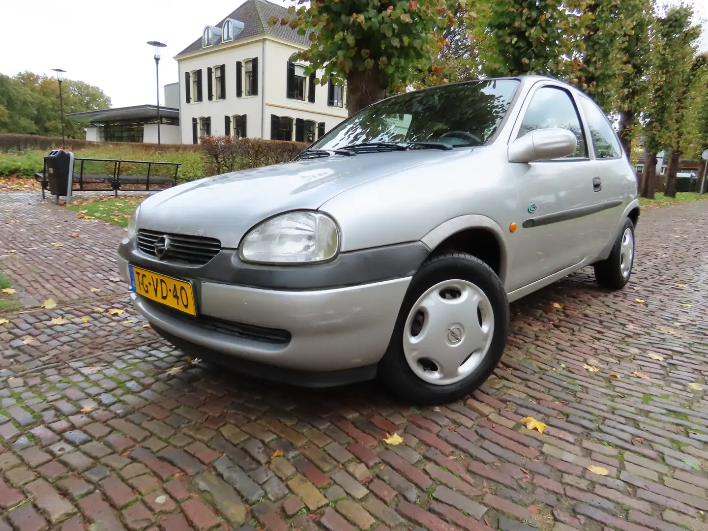 Opel Corsa 1.4i Strada Automaat Stuurbekrachtiging Trekhaak** Grijs - 1
