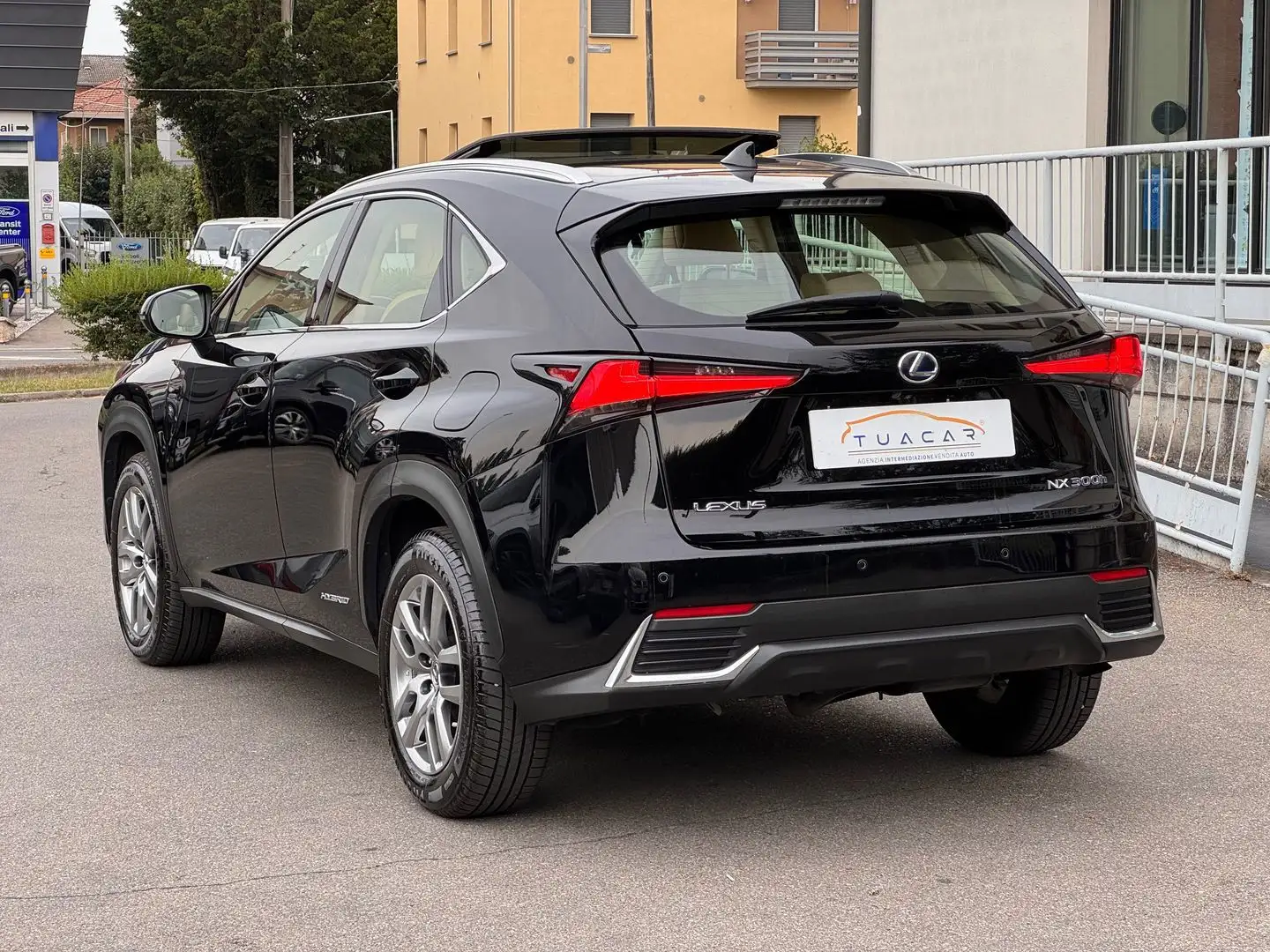 Lexus NX 300h Luxury NX 300h HEV Schwarz - 2