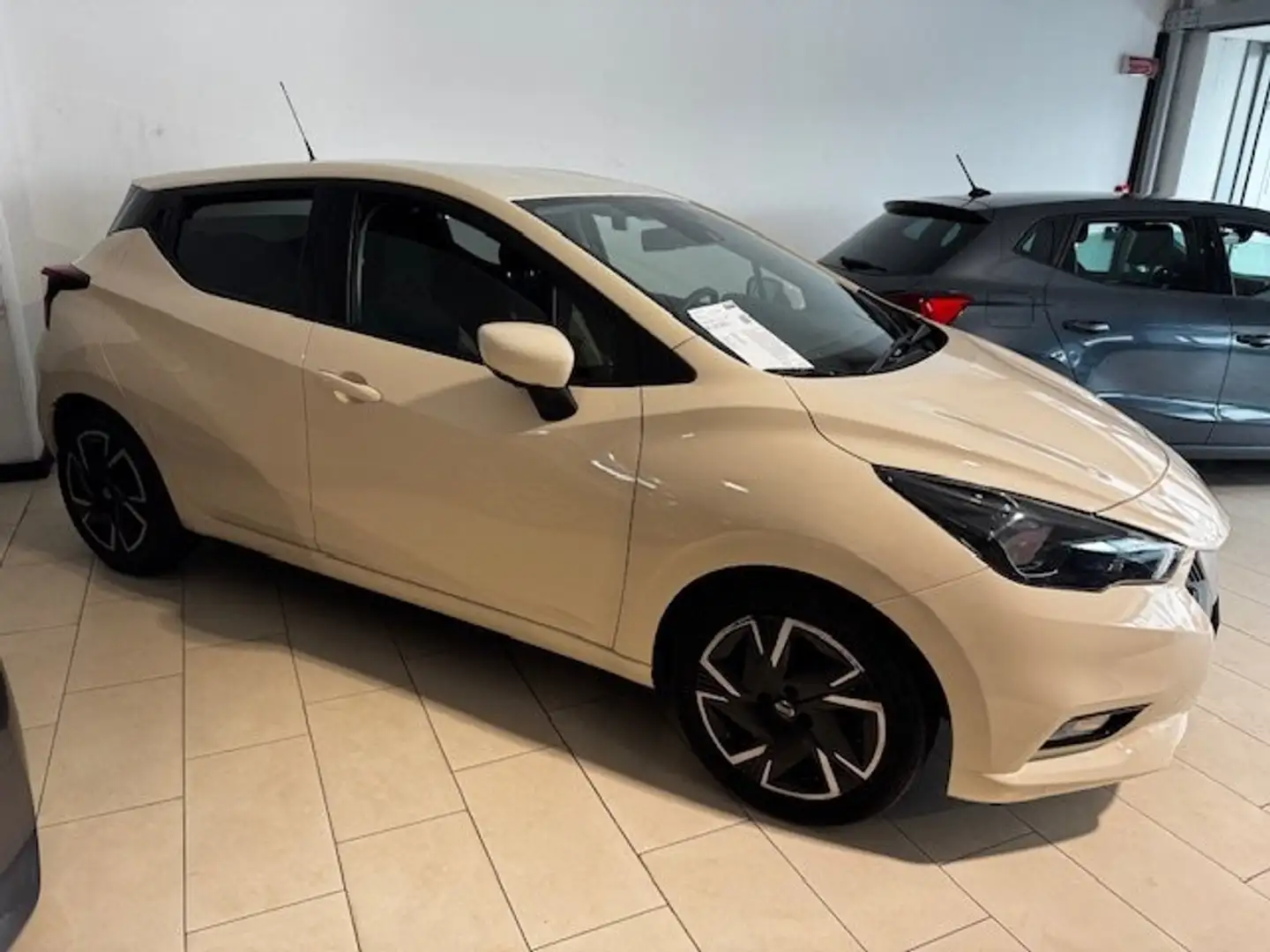 Nissan Micra 1.0 ig-t Tekna Bose Personal 92cv Beige - 1