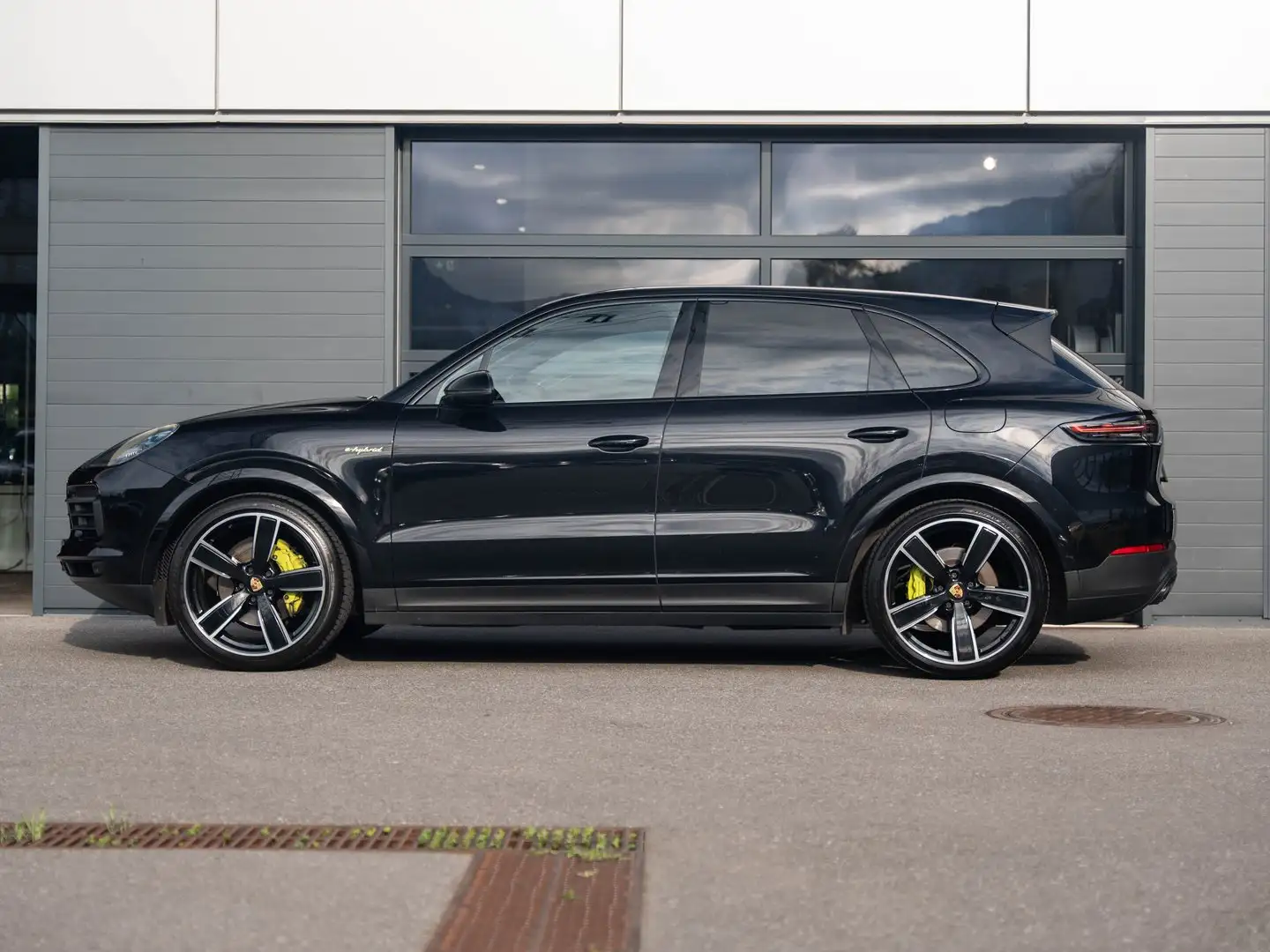Porsche Cayenne E-Hybrid III Schwarz - 2