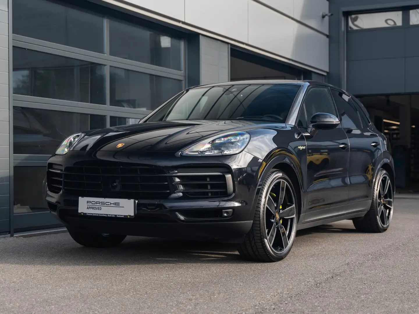 Porsche Cayenne E-Hybrid III Schwarz - 1