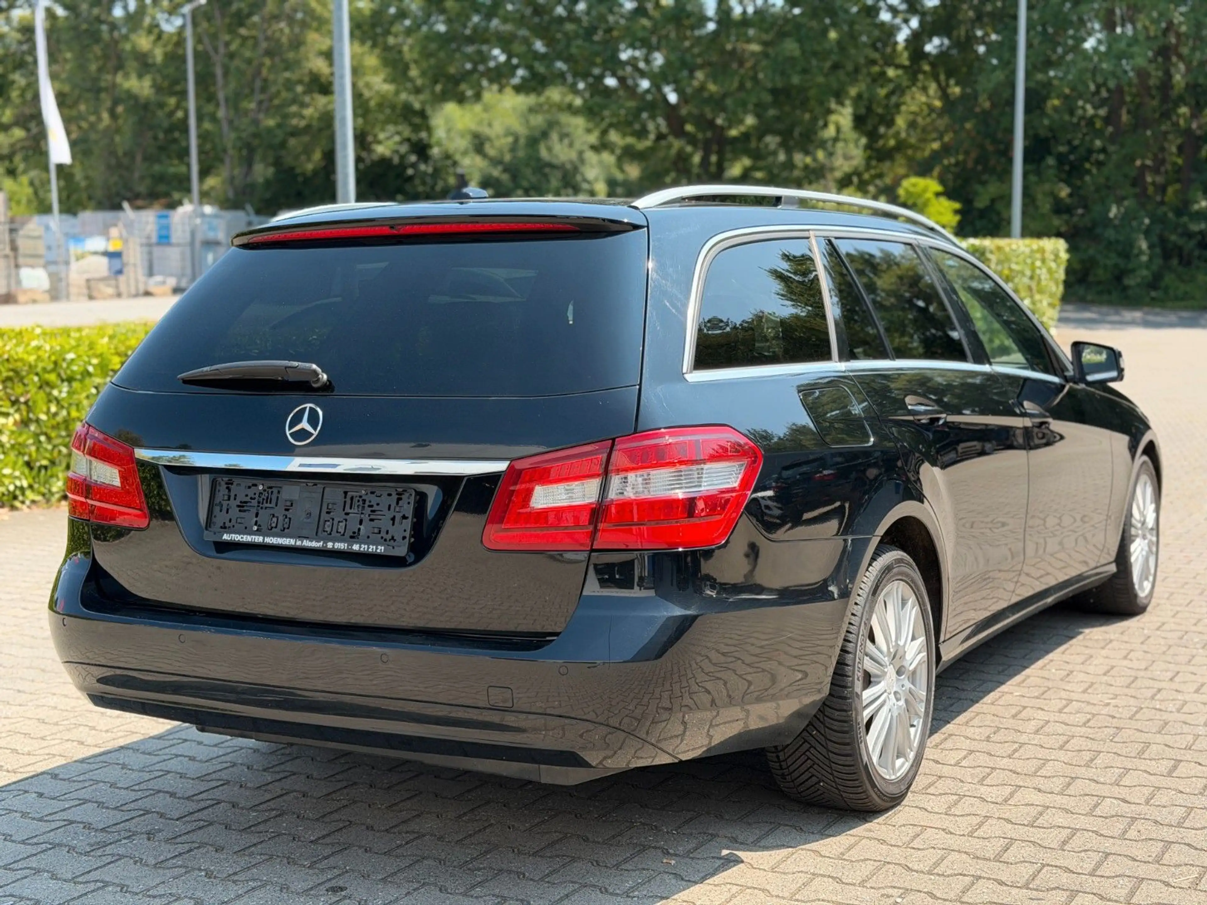 Mercedes-Benz E 250 CDI 4Matic T-Modell * Panorama* Navi* — photo 9