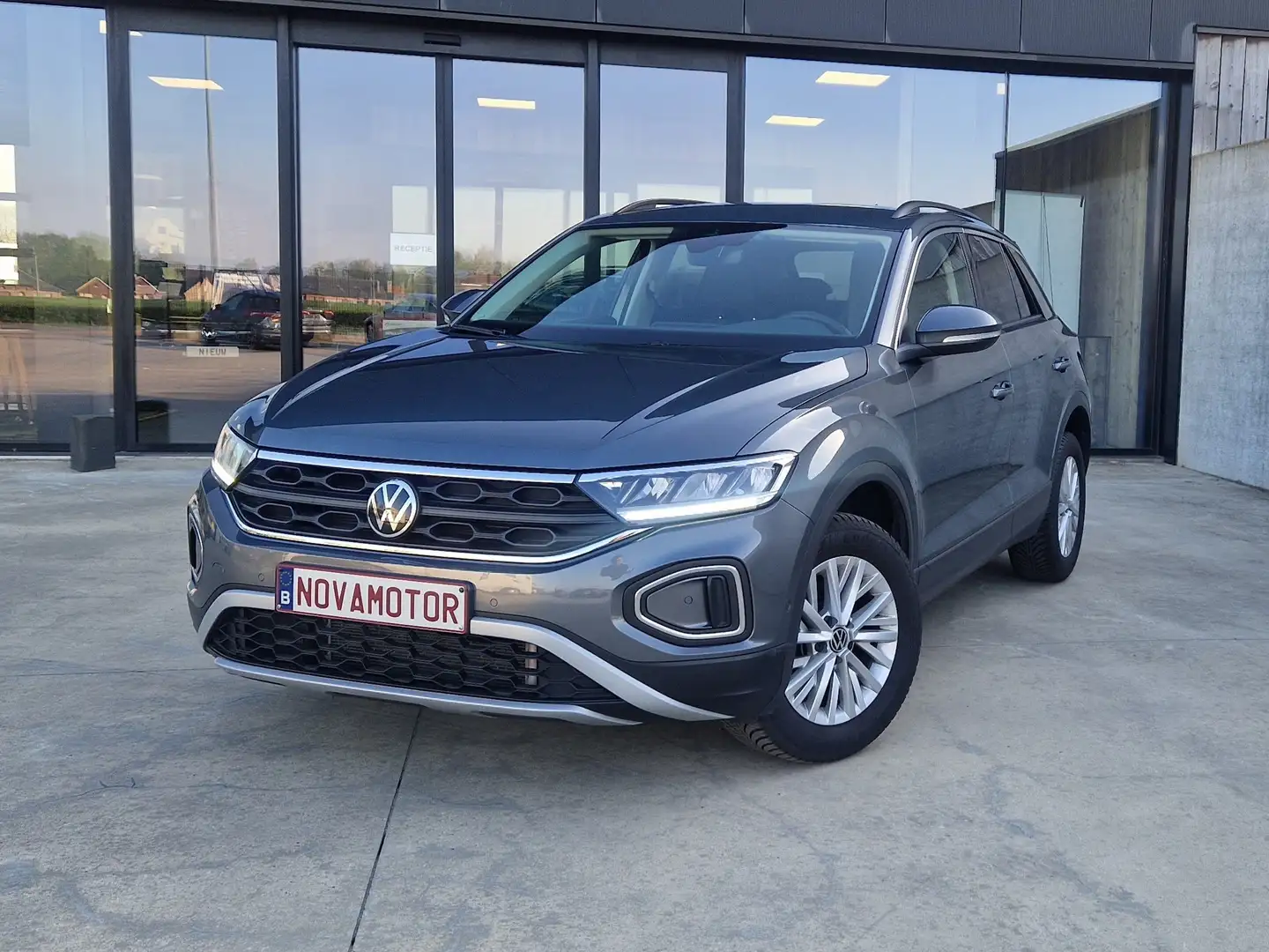 Volkswagen T-Roc 1.0 TSI Life Grijs - 1