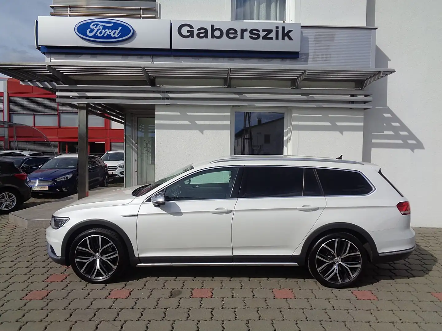 Volkswagen Passat Alltrack BMT 2,0 TDI SCR 4Motion DSG Bílá - 2