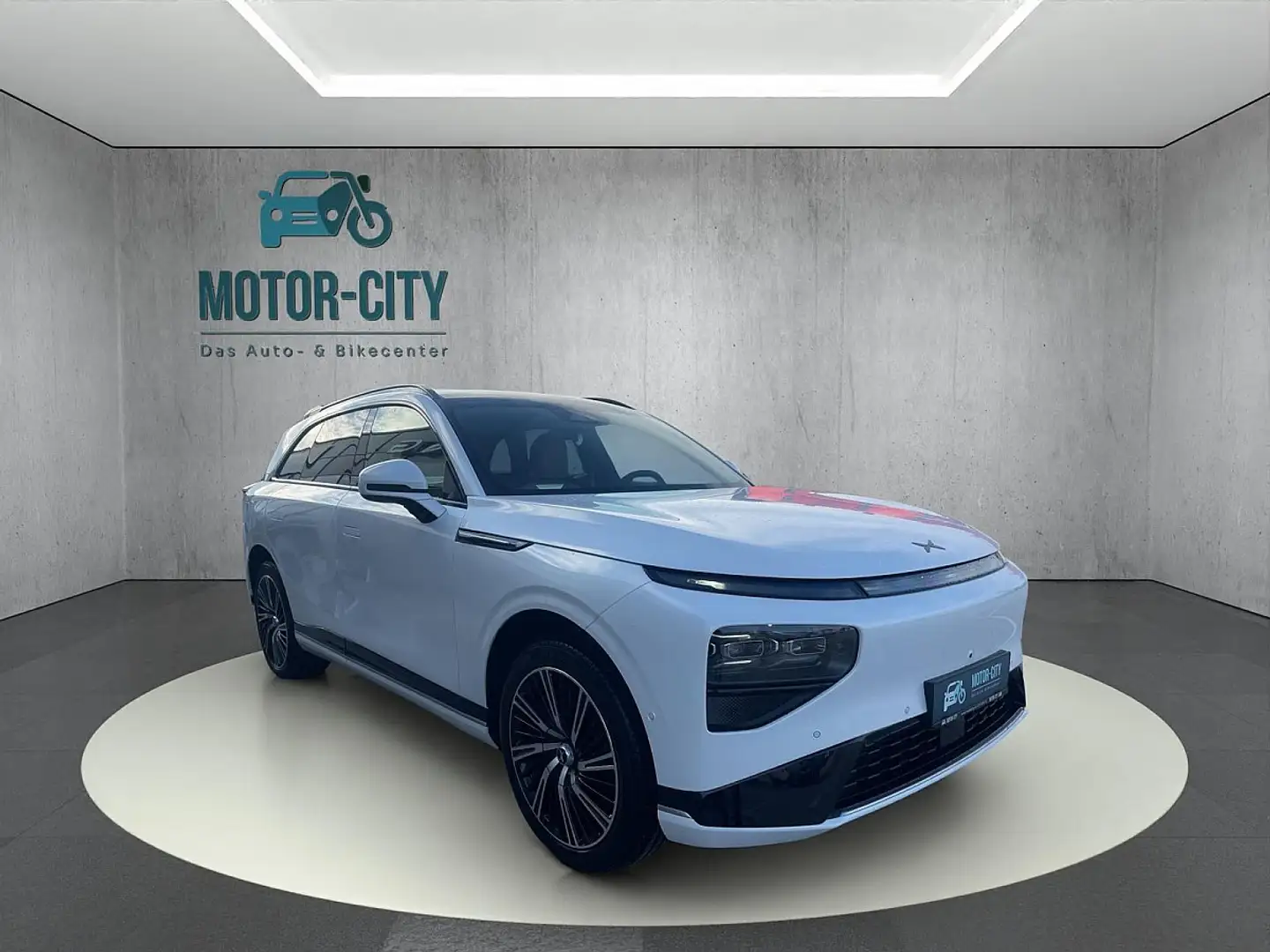 Xpeng G9 Long Range RWD Weiß - 2