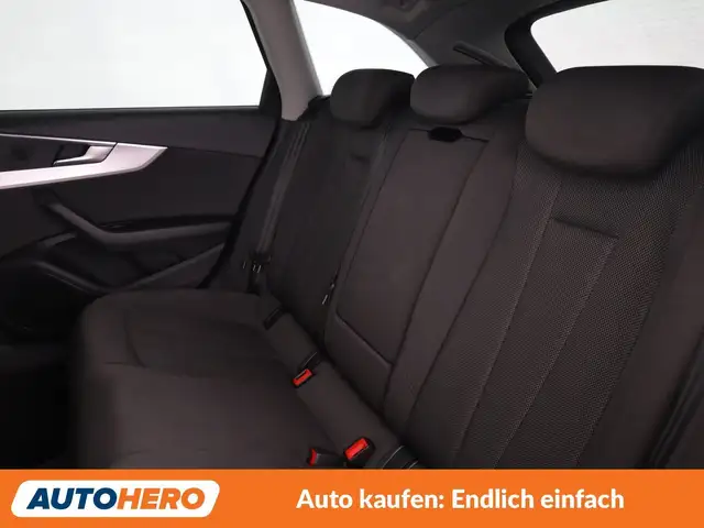 Audi A4 view 14