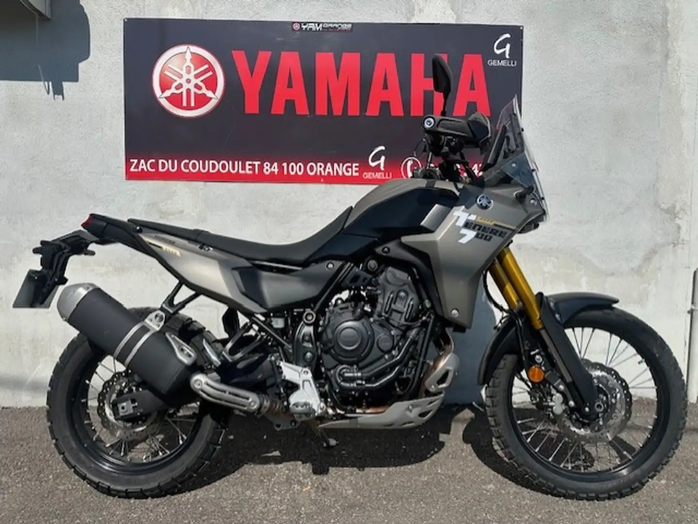 Yamaha Gris - 1