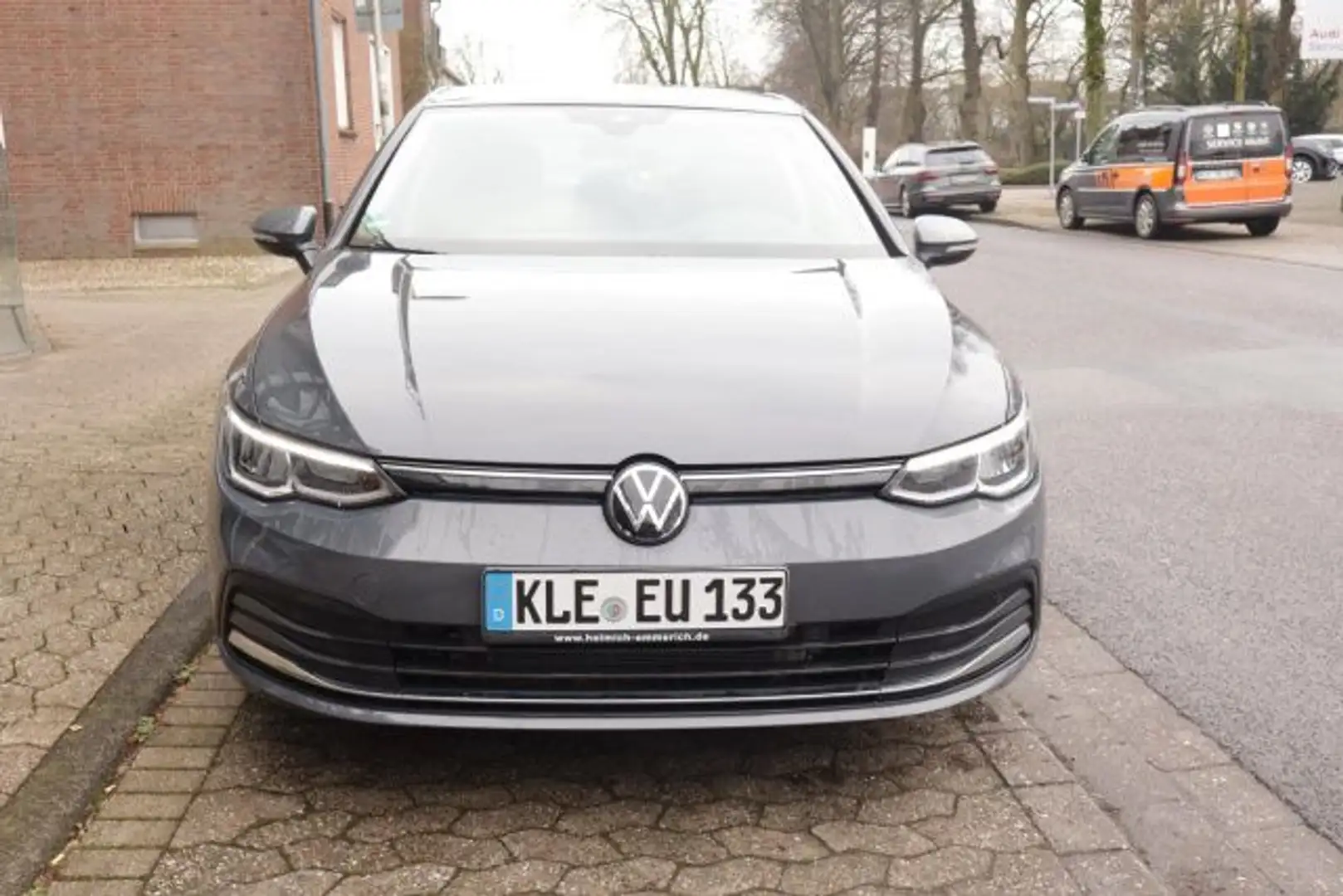 Volkswagen Golf VIII 1.5 TSI Move OPF Pano NAvi SHZ GRA Move Grau - 2