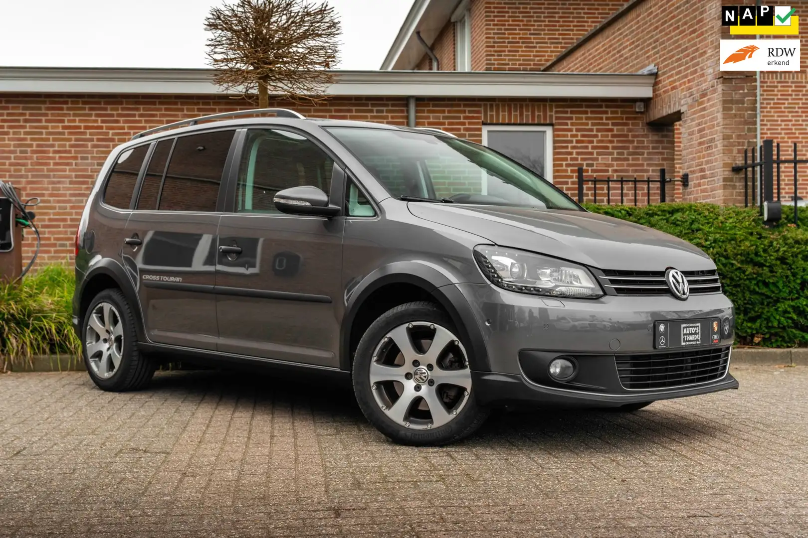 Volkswagen Cross Touran 1.4 TSI 170 PK Aut. Pano Trekhaak Clima Cruise Xen Grau - 1