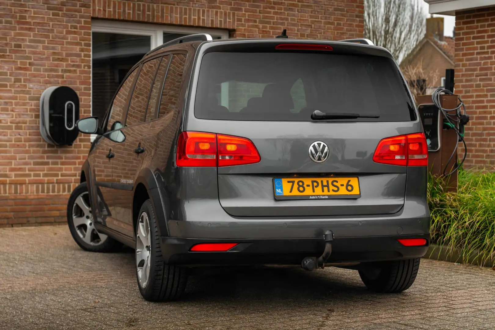 Volkswagen Cross Touran 1.4 TSI 170 PK Aut. Pano Trekhaak Clima Cruise Xen Grau - 2