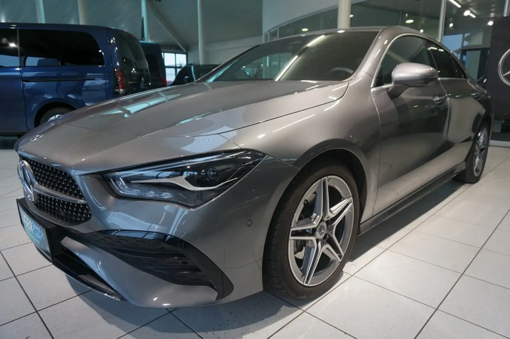 Mercedes-Benz CLA 180 Coupé AMG Line KeyGo PTS Shz LED Ambi Grau - 1