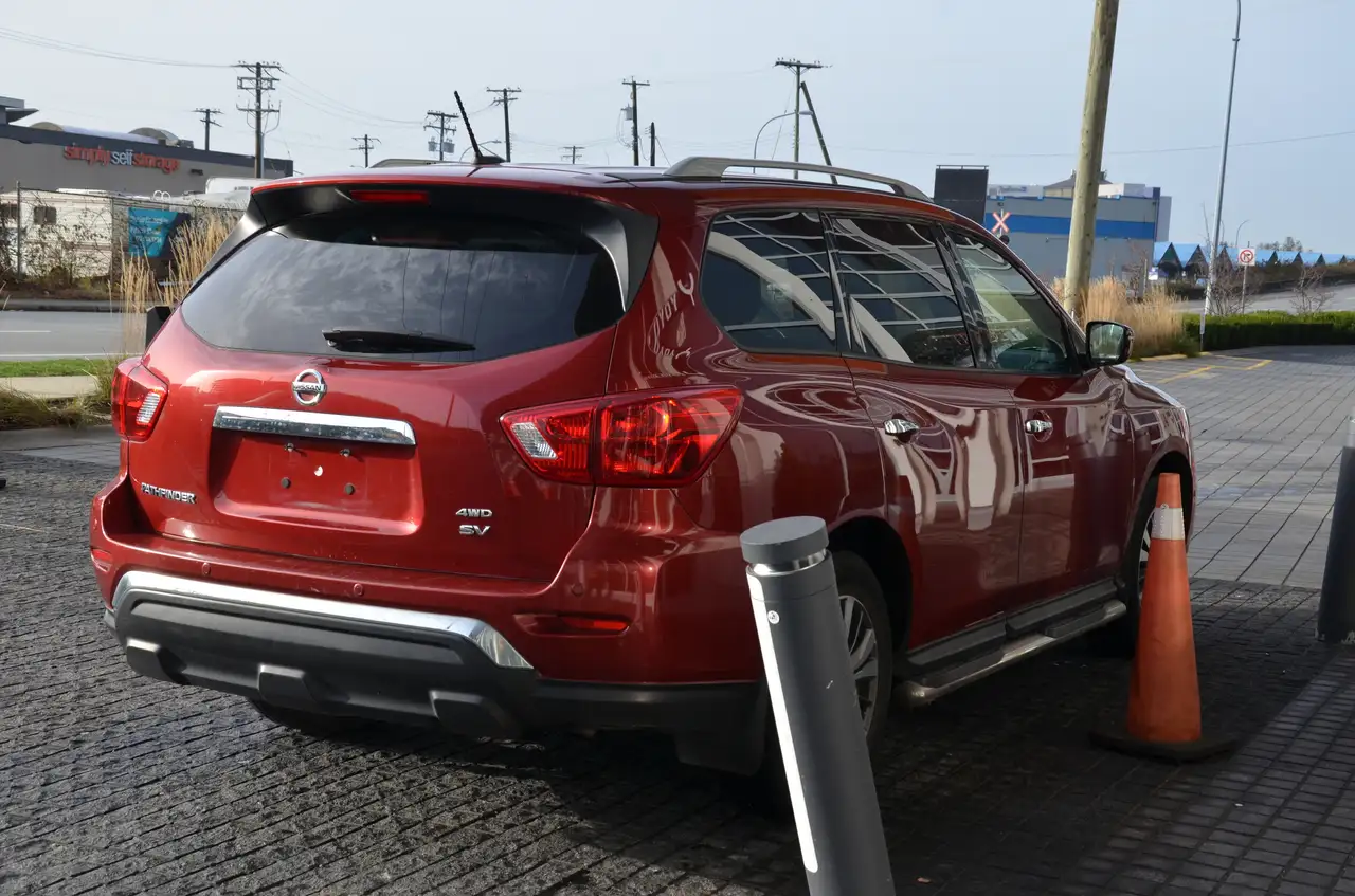 Nissan Pathfinder снимка Nissan Pathfinder