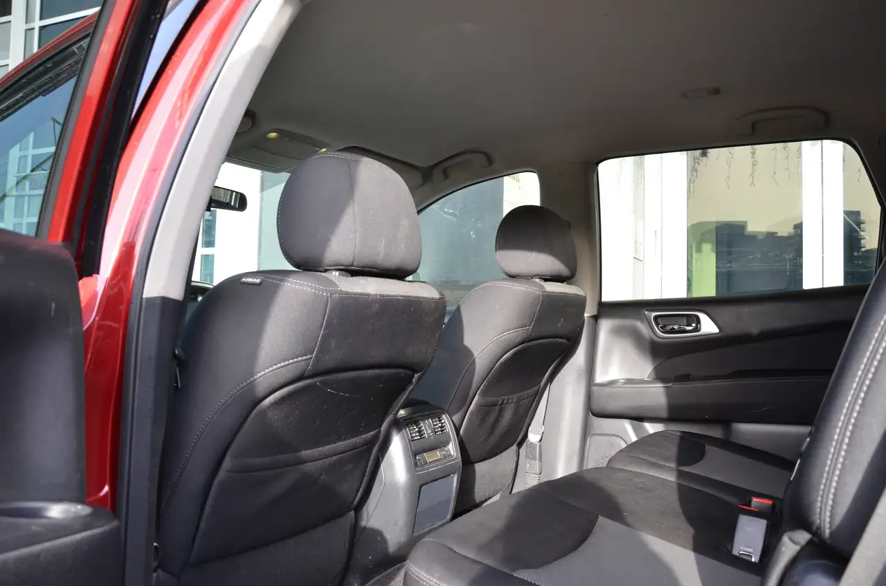 Nissan Pathfinder снимка Nissan Pathfinder