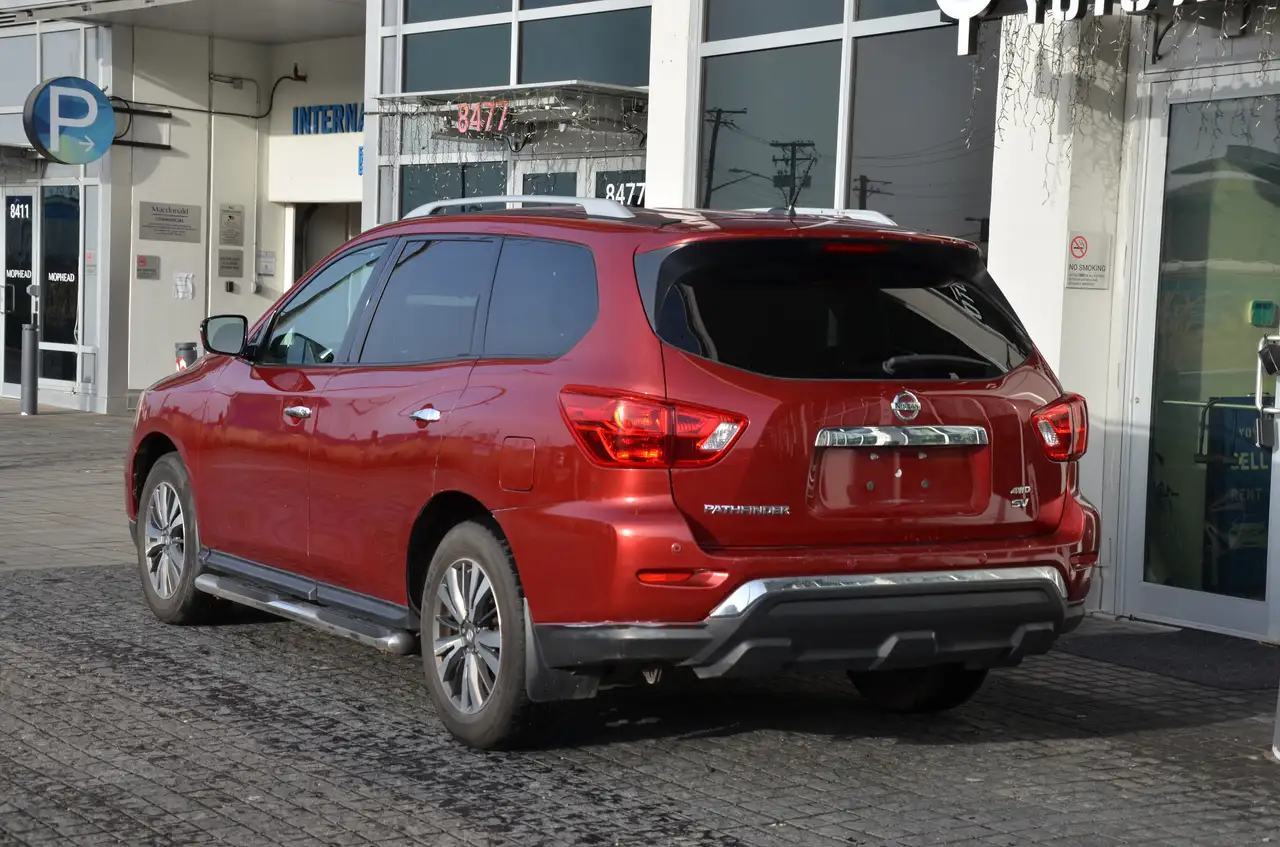 Nissan Pathfinder снимка Nissan Pathfinder