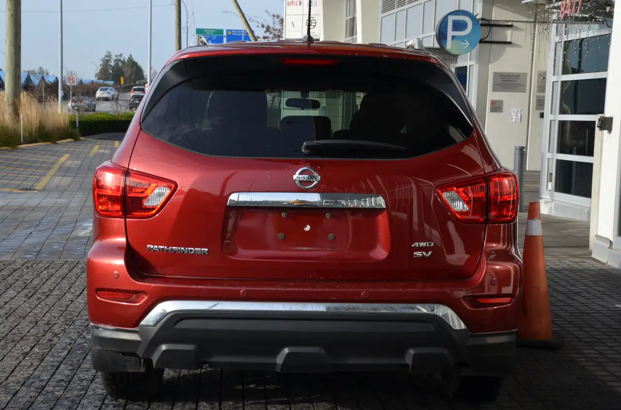 Nissan Pathfinder снимка Nissan Pathfinder