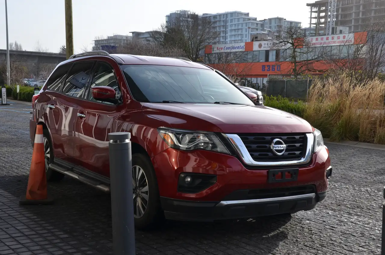Nissan Pathfinder снимка Nissan Pathfinder