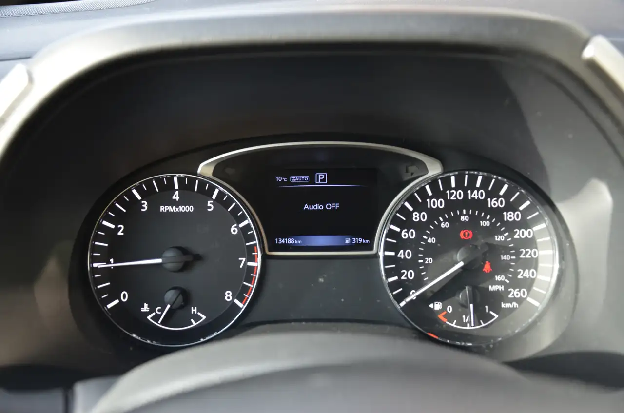 Nissan Pathfinder снимка Nissan Pathfinder
