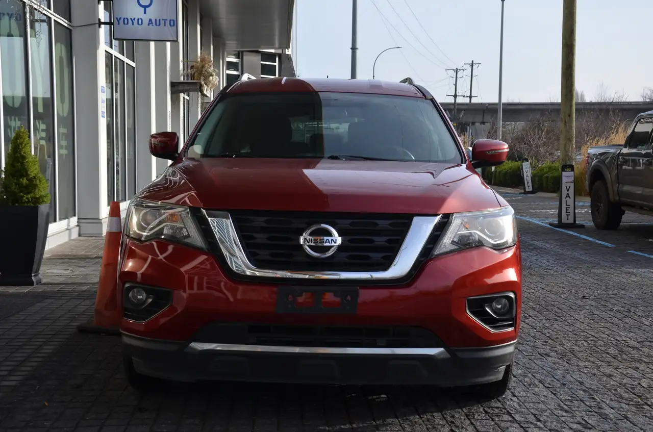 Nissan Pathfinder снимка Nissan Pathfinder