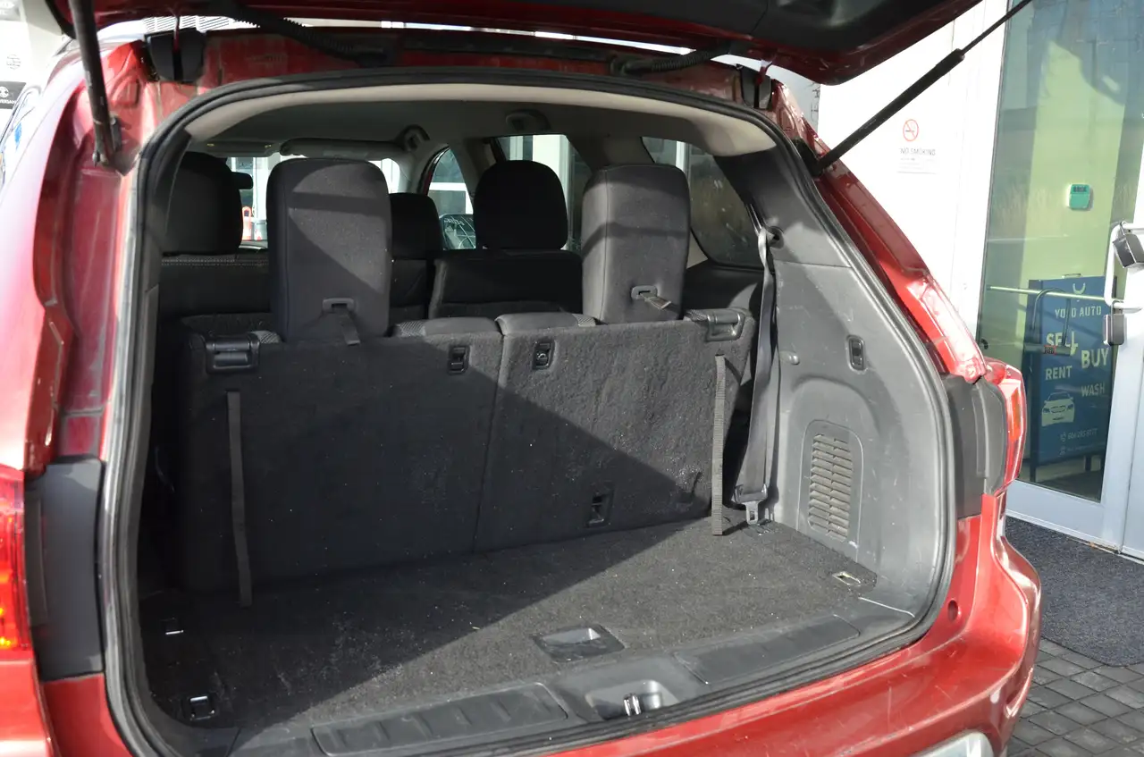 Nissan Pathfinder снимка Nissan Pathfinder