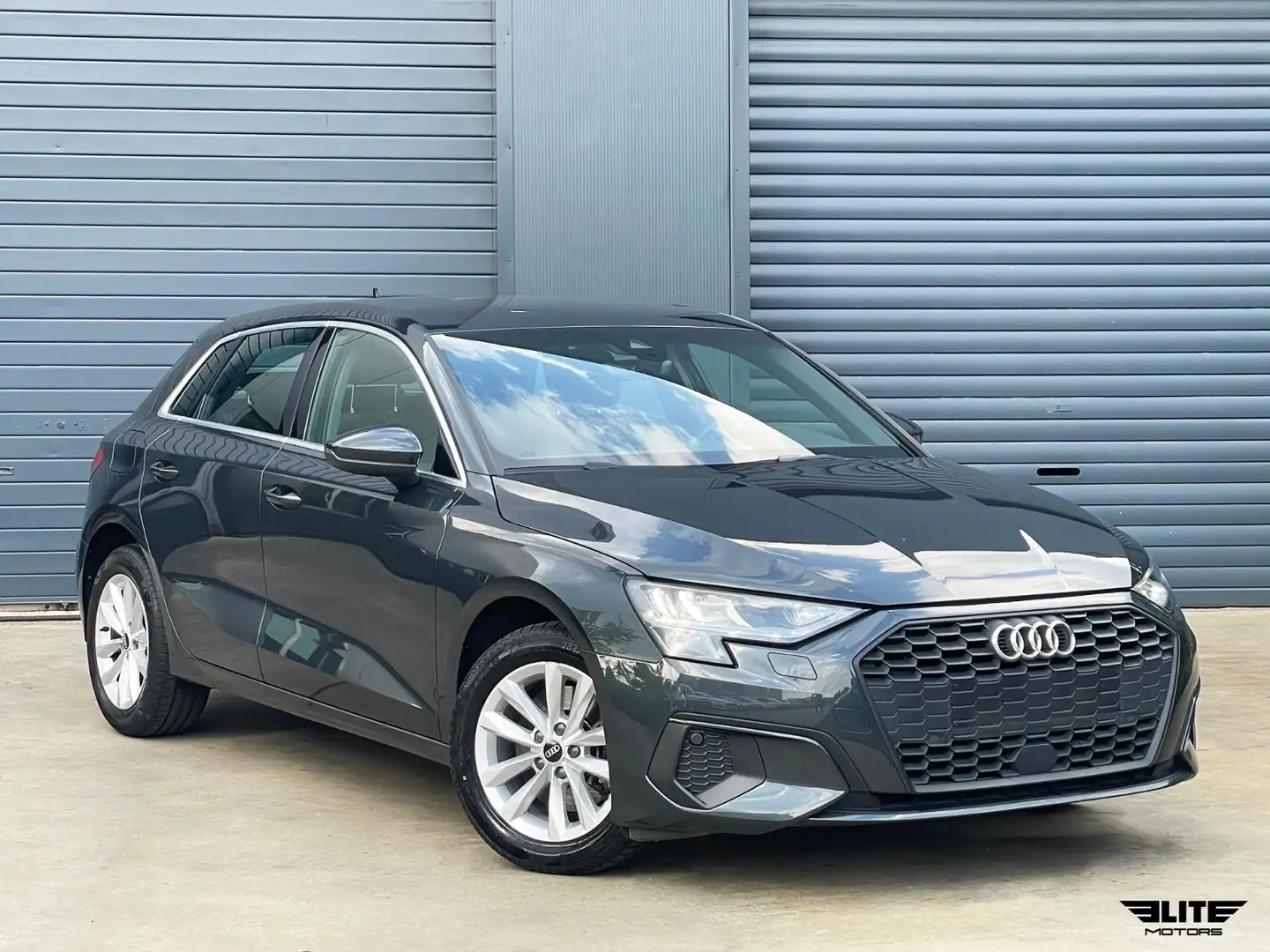Audi A3 Sportback 30 TFSI LED NAV PDC CRUISE CARPLAY Grijs - 2