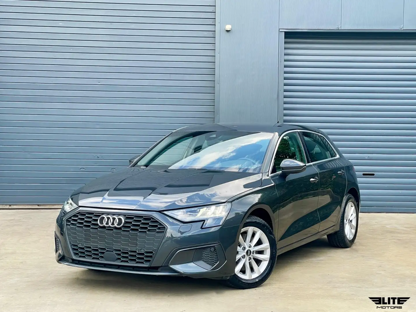 Audi A3 Sportback 30 TFSI LED NAV PDC CRUISE CARPLAY Grijs - 1