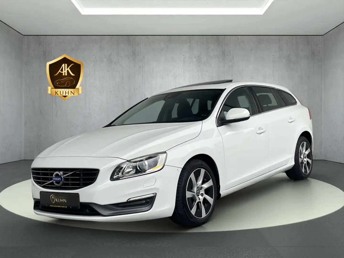 Volvo V60 D4*Momentum*GSD*NAVI*R.KAM*2.HAND*8-FACH* Weiß - 1