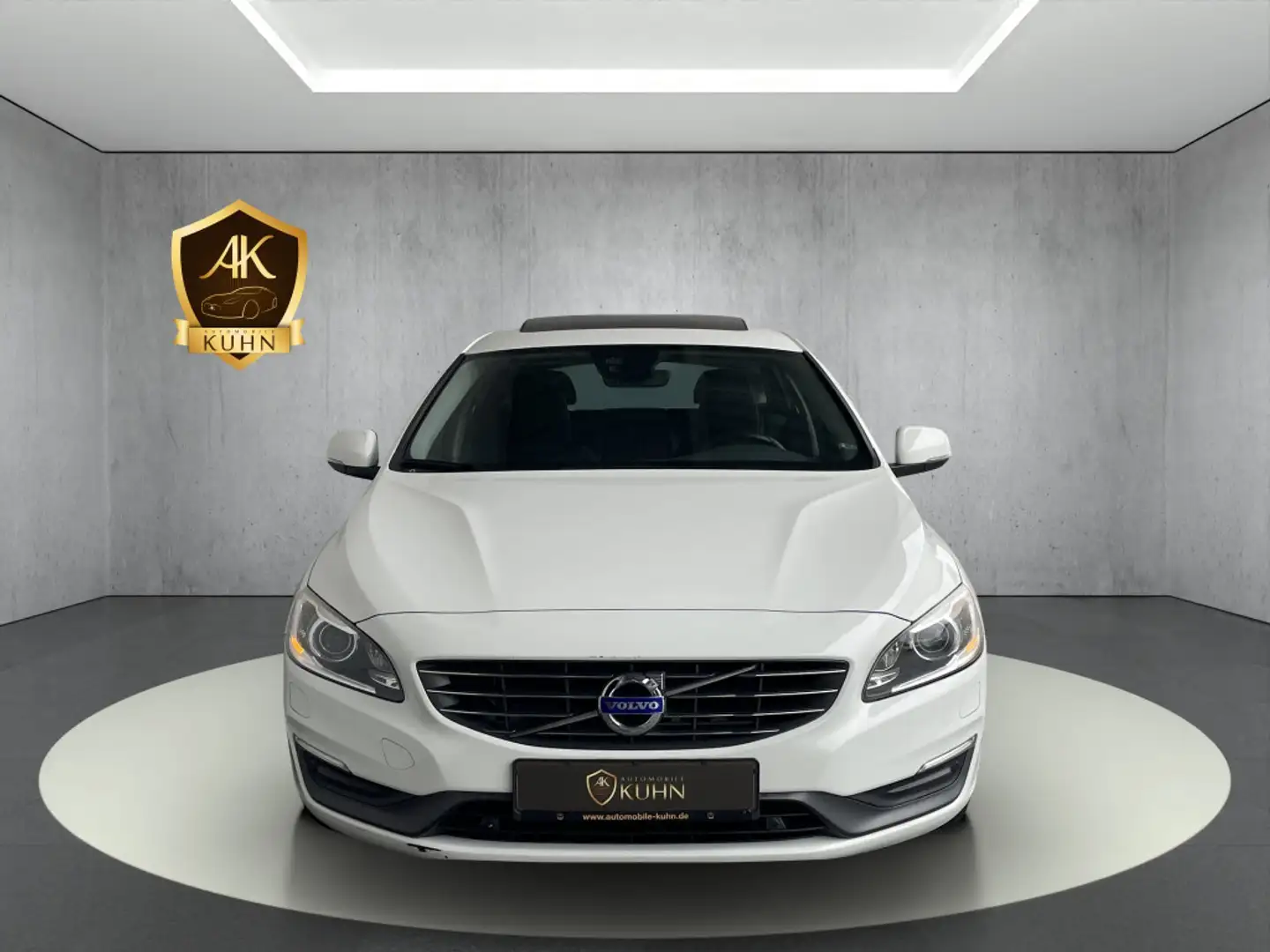 Volvo V60 D4*Momentum*GSD*NAVI*R.KAM*2.HAND*8-FACH* Weiß - 2