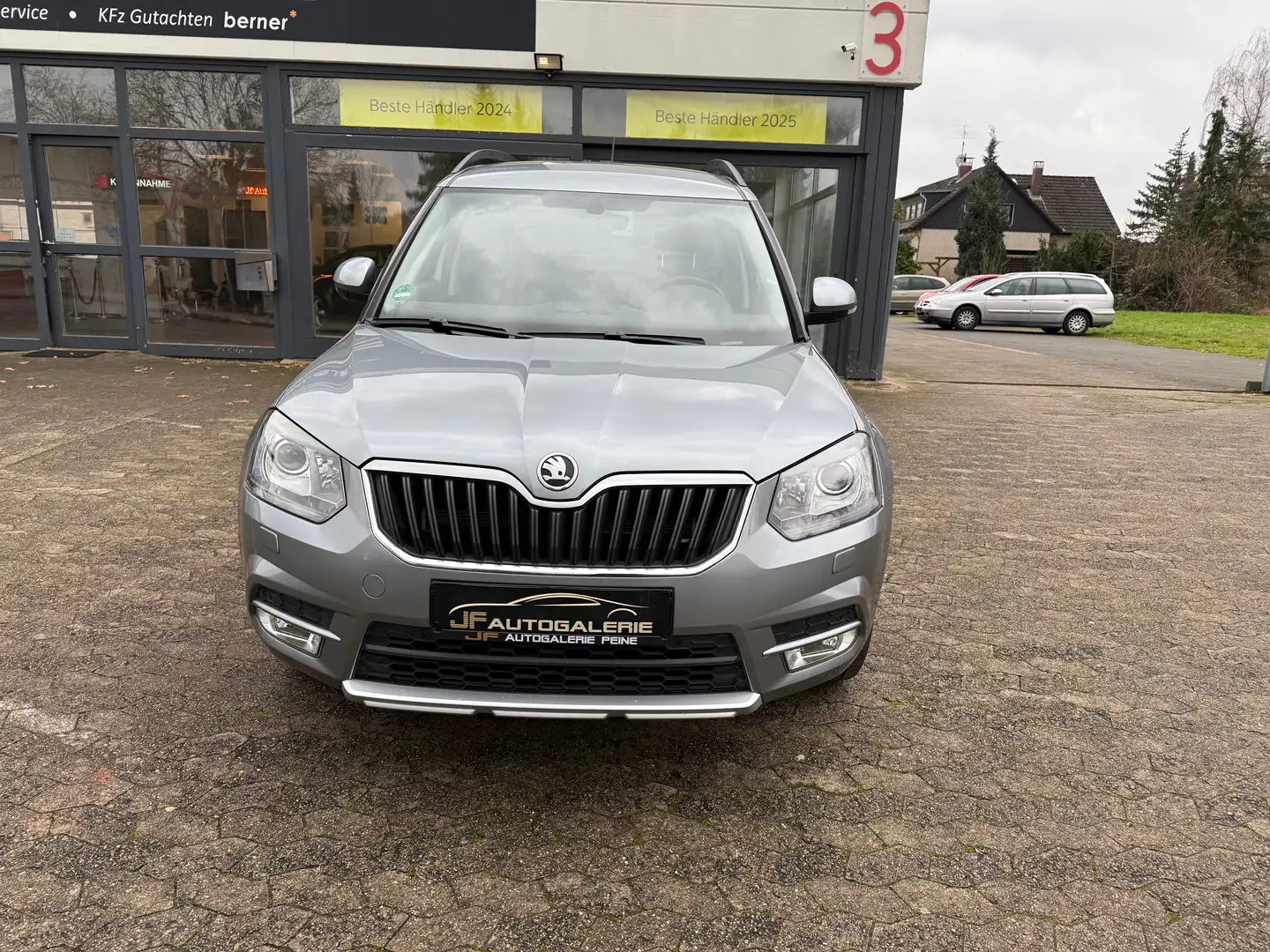 Skoda Yeti Joy"1.HAND"Wenig-Km"Automatik"12MonateGarantie" Grau - 2