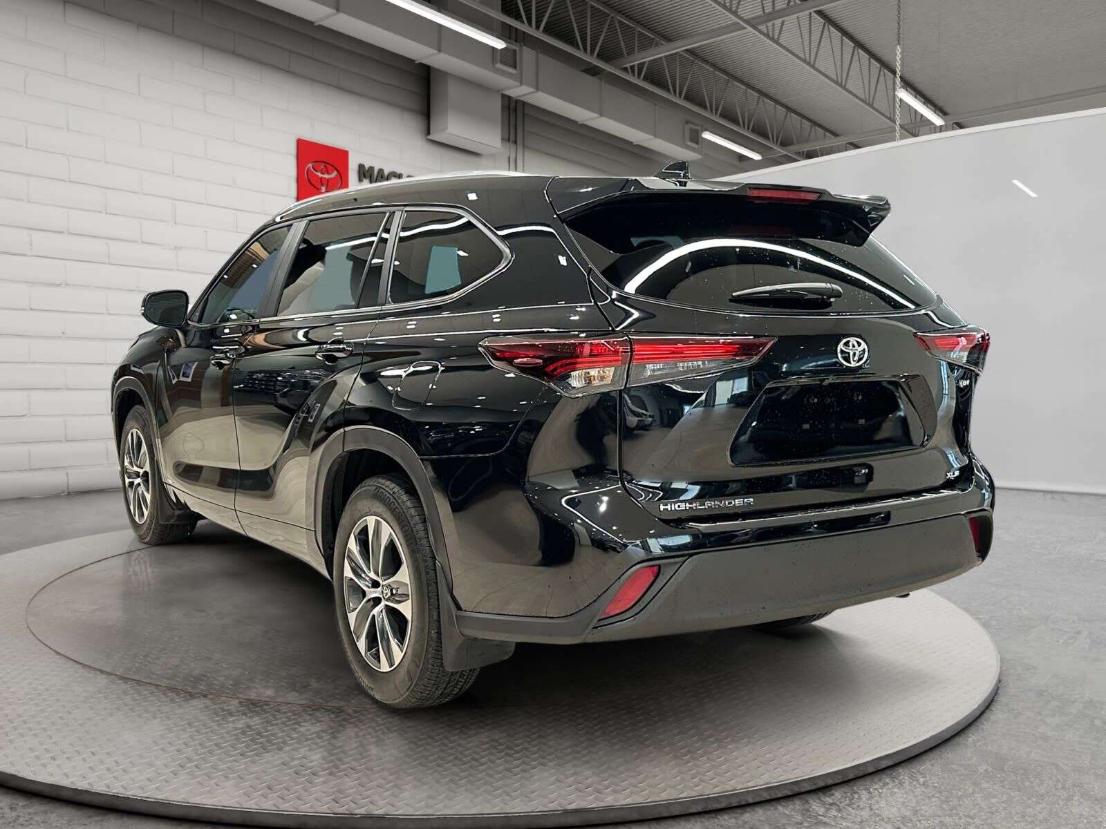 2026 Toyota Highlander Hybrid XLE AWD|One Owner, No Accidents|Leather, Po — photo 1