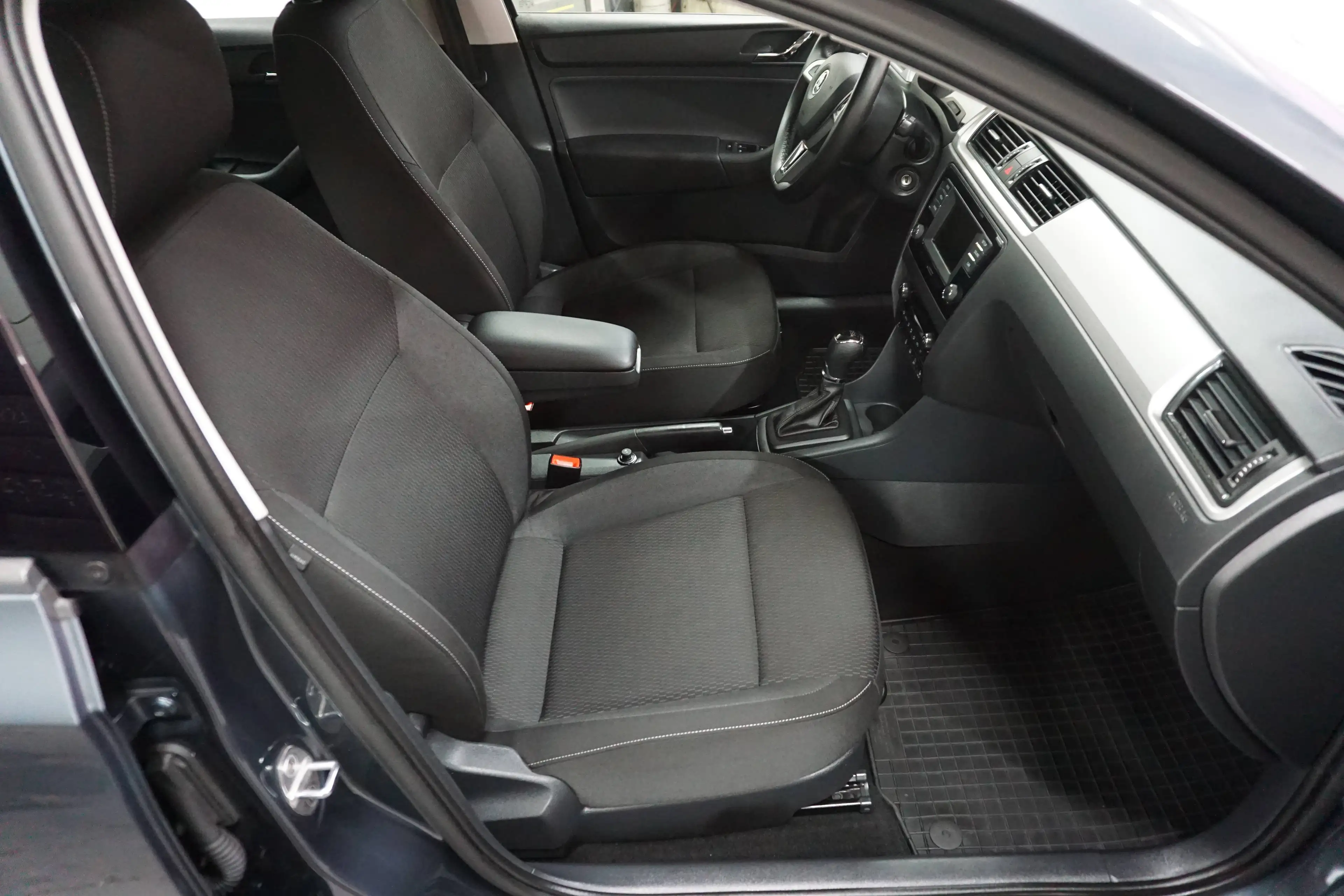 Skoda Rapid/Spaceback Ambition — photo 10
