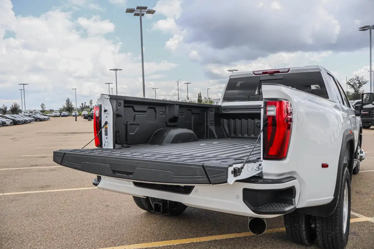 GMC Sierra 3500HD снимка GMC Sierra 3500HD