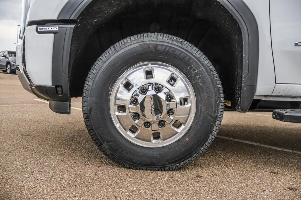 GMC Sierra 3500HD снимка GMC Sierra 3500HD