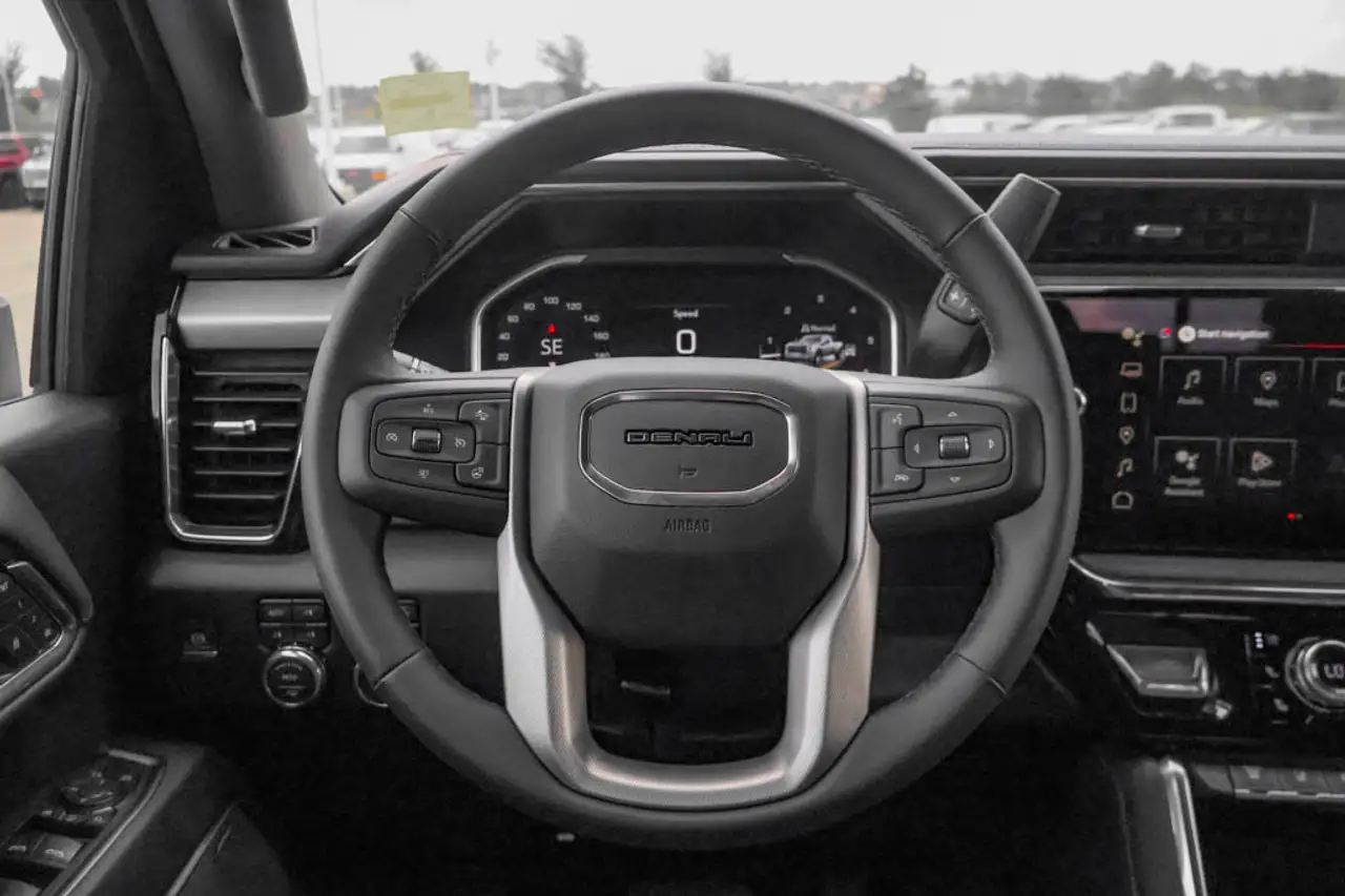 GMC Sierra 3500HD снимка GMC Sierra 3500HD