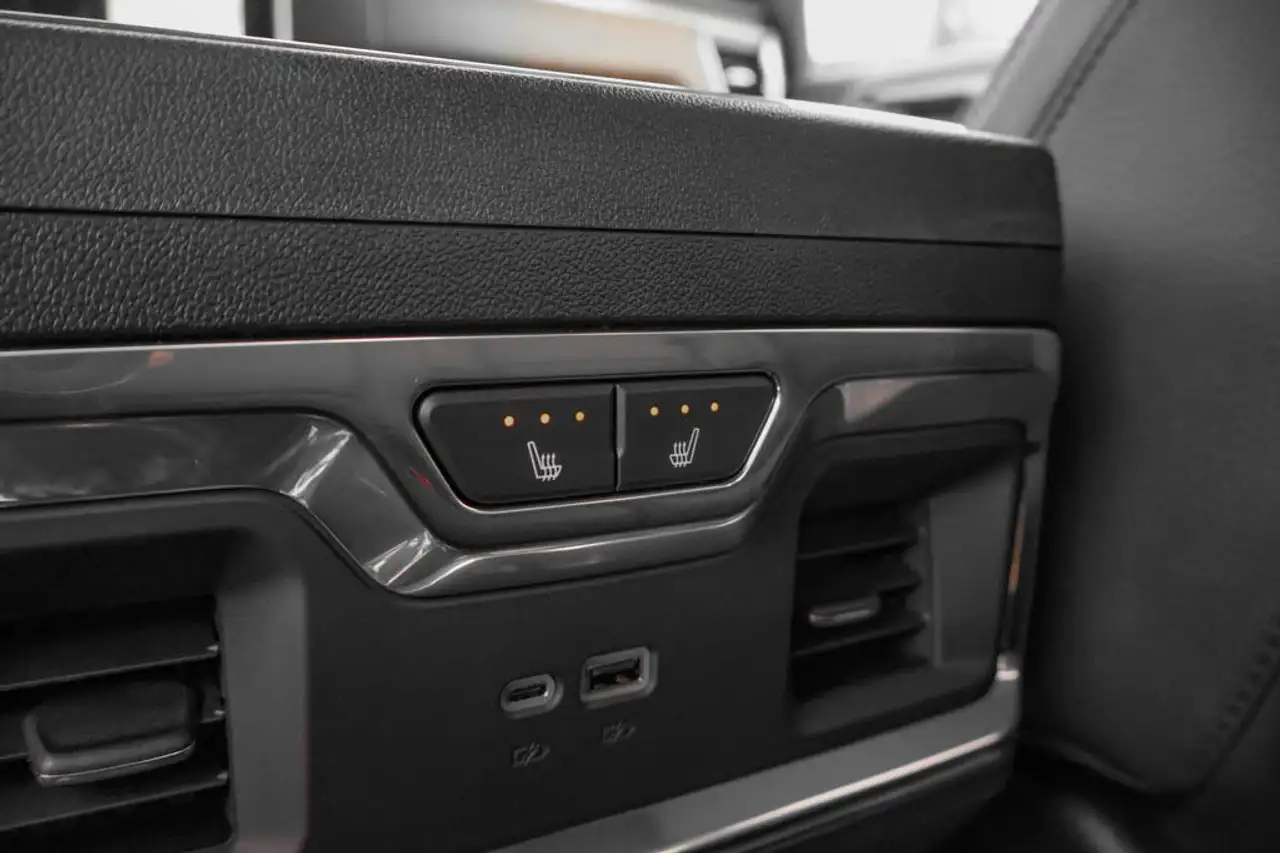 GMC Sierra 3500HD снимка GMC Sierra 3500HD