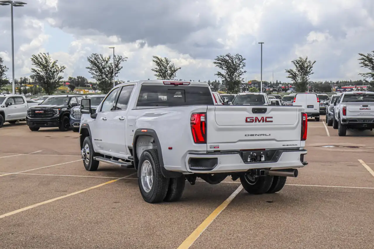 GMC Sierra 3500HD снимка GMC Sierra 3500HD