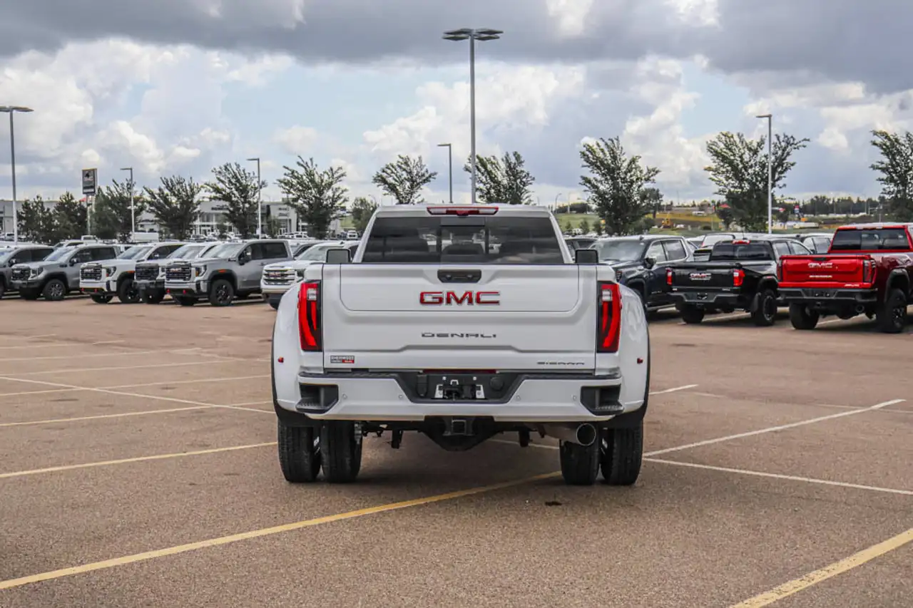 GMC Sierra 3500HD снимка GMC Sierra 3500HD