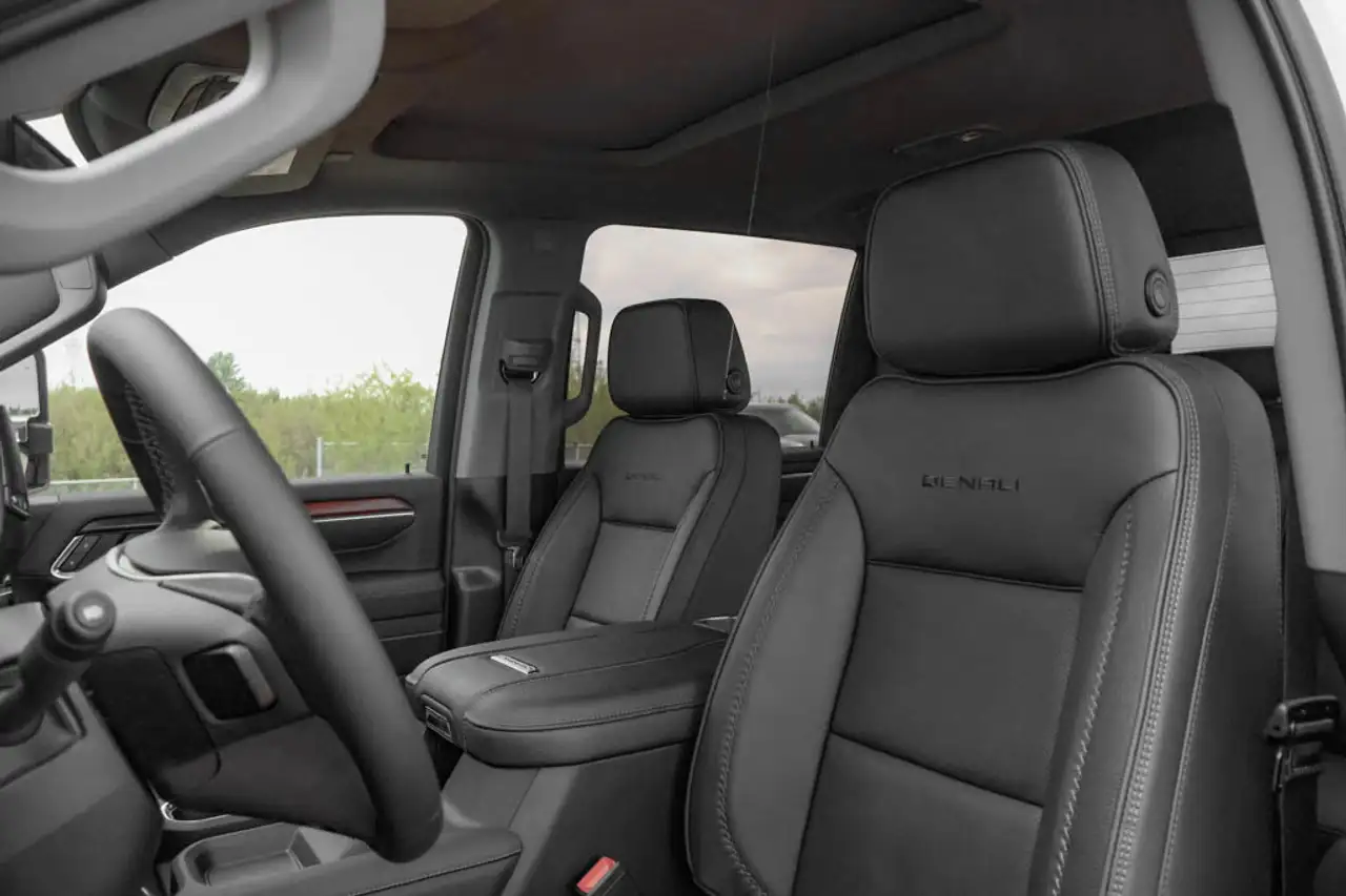 GMC Sierra 3500HD снимка GMC Sierra 3500HD