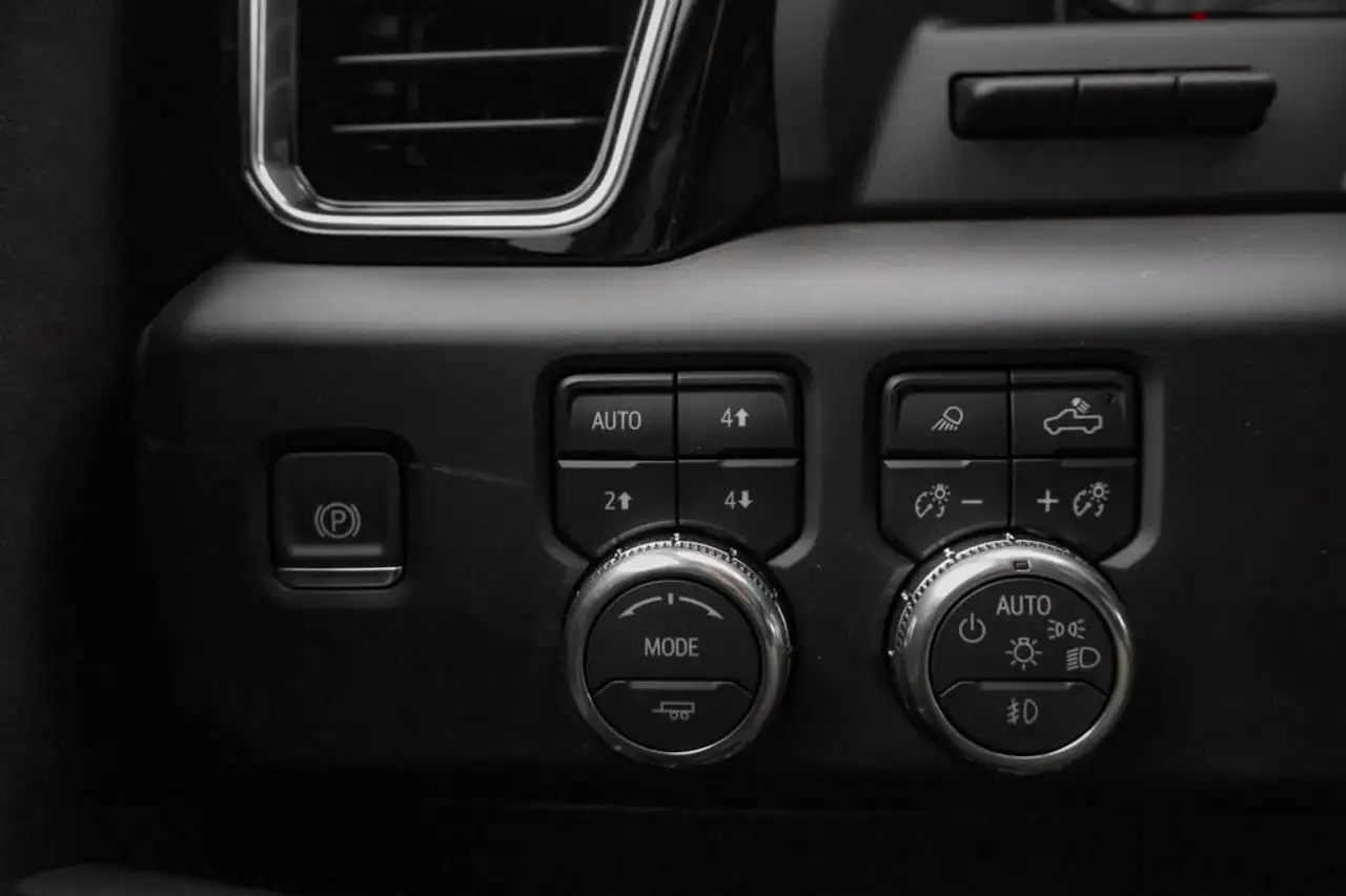 GMC Sierra 3500HD снимка GMC Sierra 3500HD