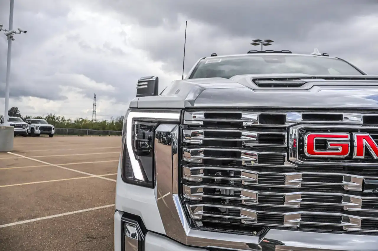 GMC Sierra 3500HD снимка GMC Sierra 3500HD