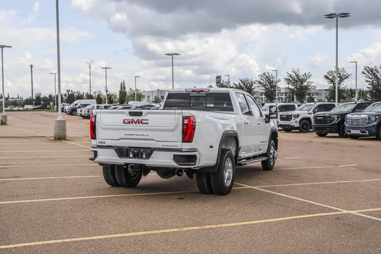 GMC Sierra 3500HD снимка GMC Sierra 3500HD