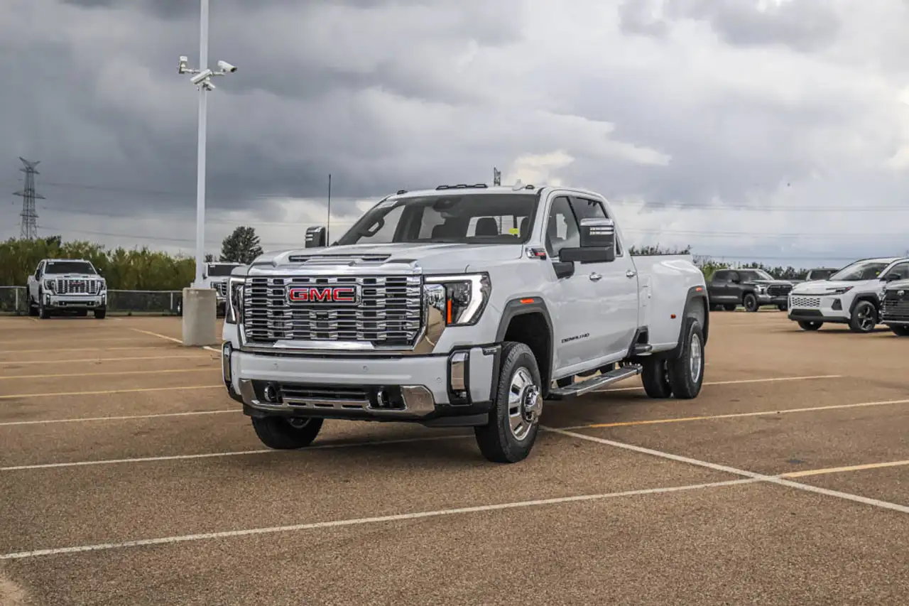 GMC Sierra 3500HD снимка GMC Sierra 3500HD