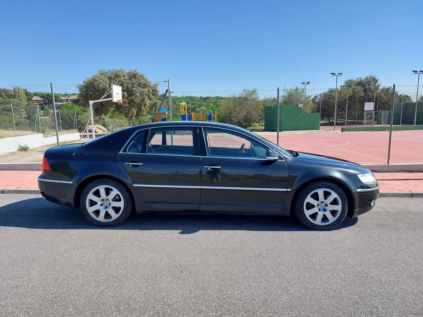 Volkswagen Phaeton Phaeton 6.0W12 4Motion Tiptronic 5pl. Černá - 1