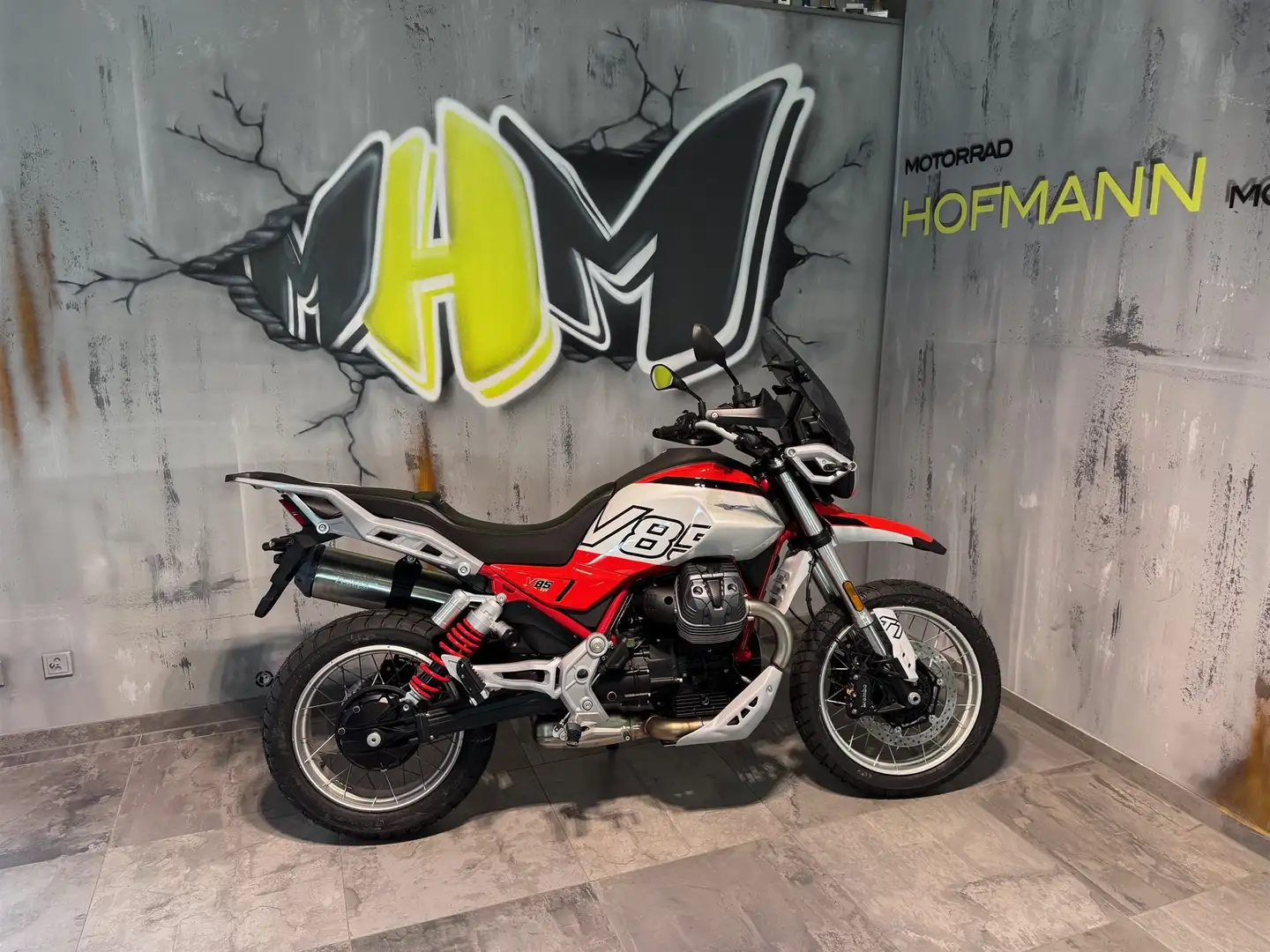 Moto Guzzi V 85 Neufahrzeug Aktion incl. Seitenkoffer Roşu - 1