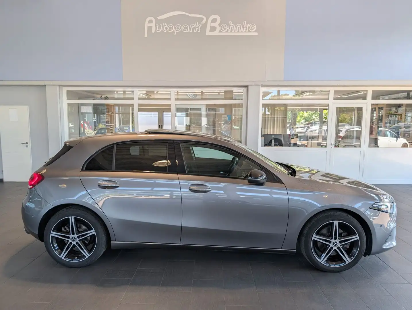Mercedes-Benz A 200 d Aut.*Panorama*Night*Distronic*Burmester Gris - 1