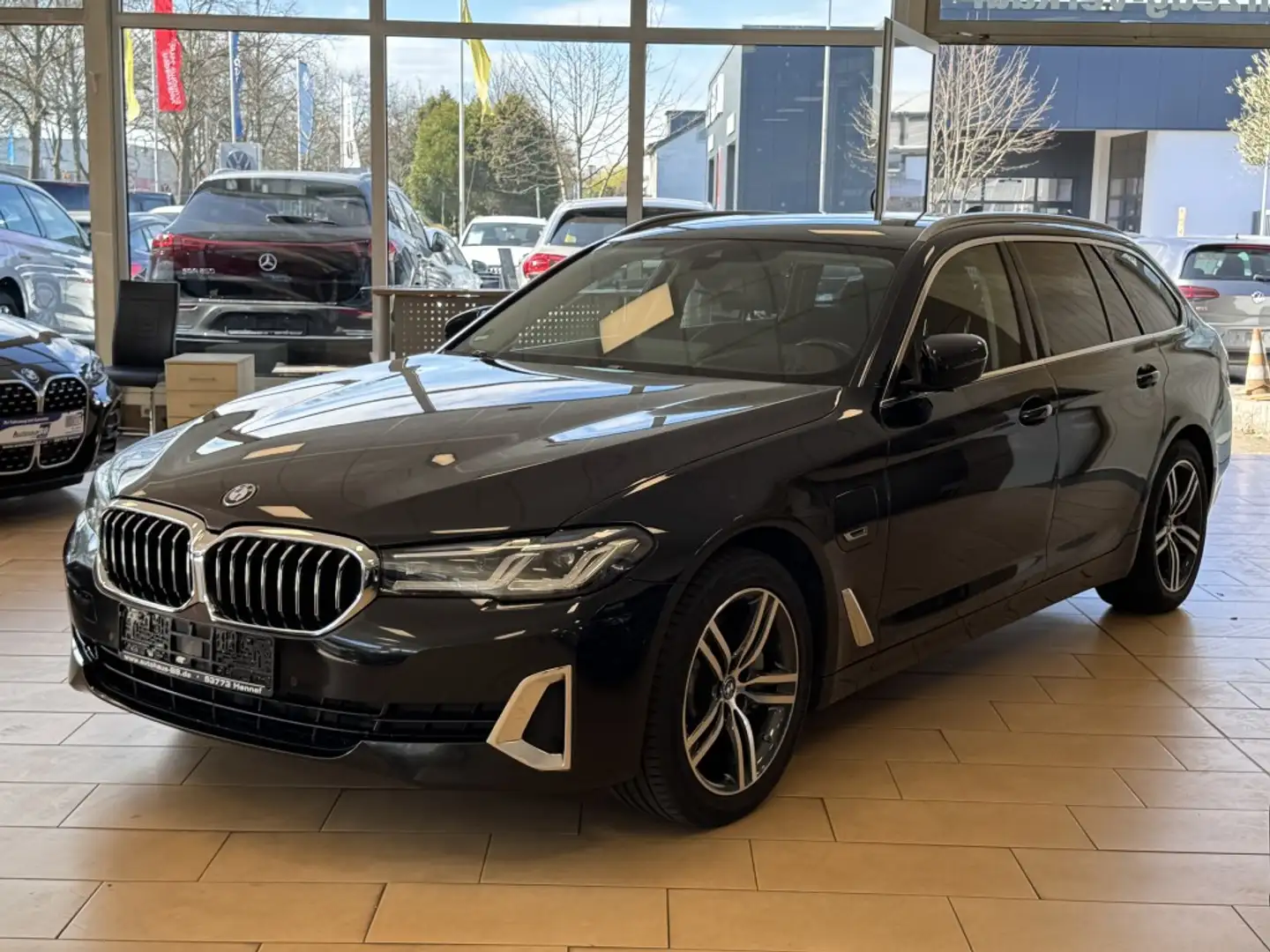 BMW 530 e xDrive Luxury*Innovations*Head-Up*Leder*SHZ Noir - 1