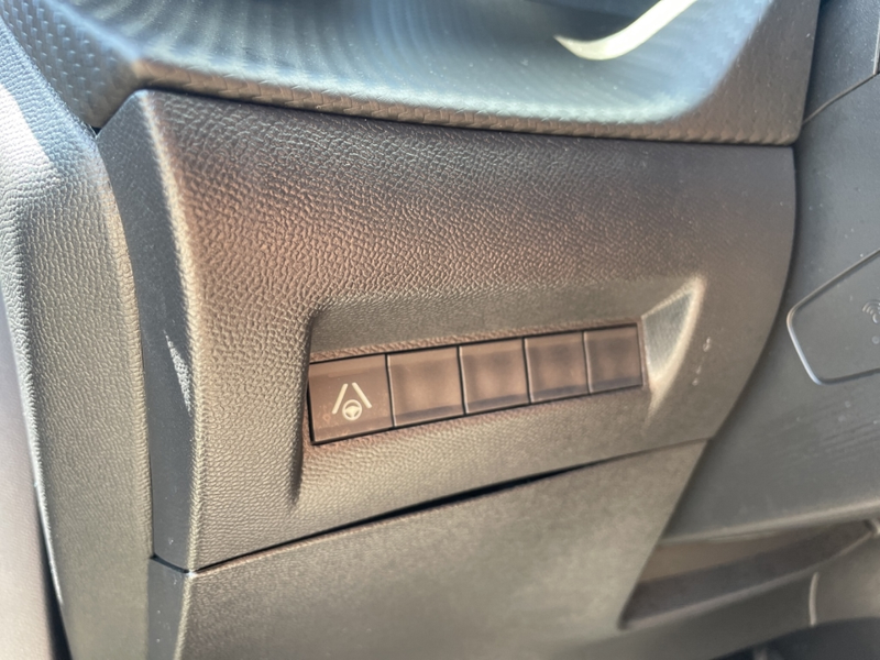 Peugeot 2008 GT PureTech 130 EAT8 Navi 360 Kamera LED ACC Apple — photo 18