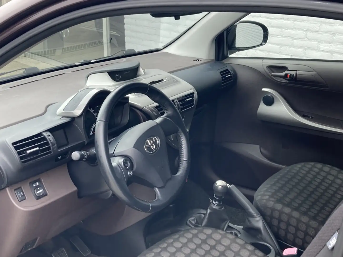 Toyota iQ 1.0 VVTi Comfort | Airco | LM velgen | CPV | Stuur Violett - 2