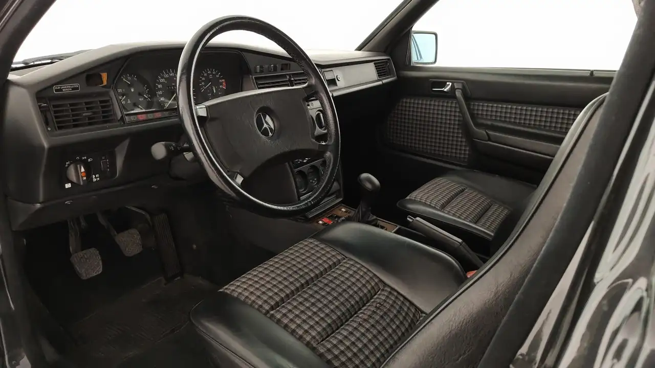 Mercedes-Benz E190 2.3 16V, foto 4