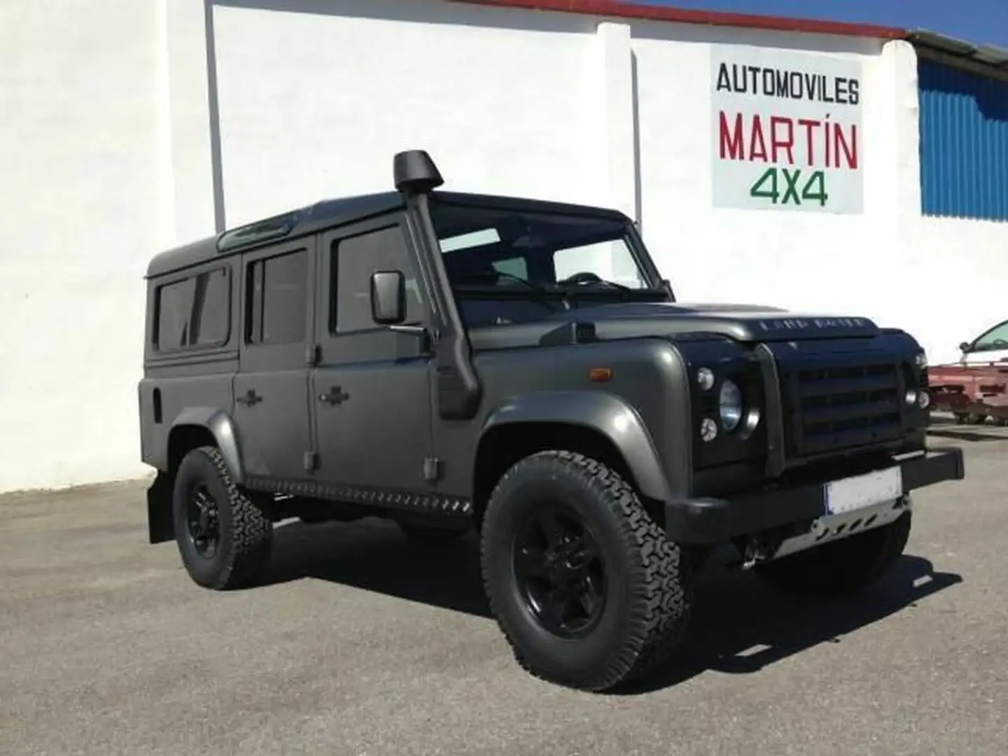 Land Rover Defender 110 SW E Gris - 2